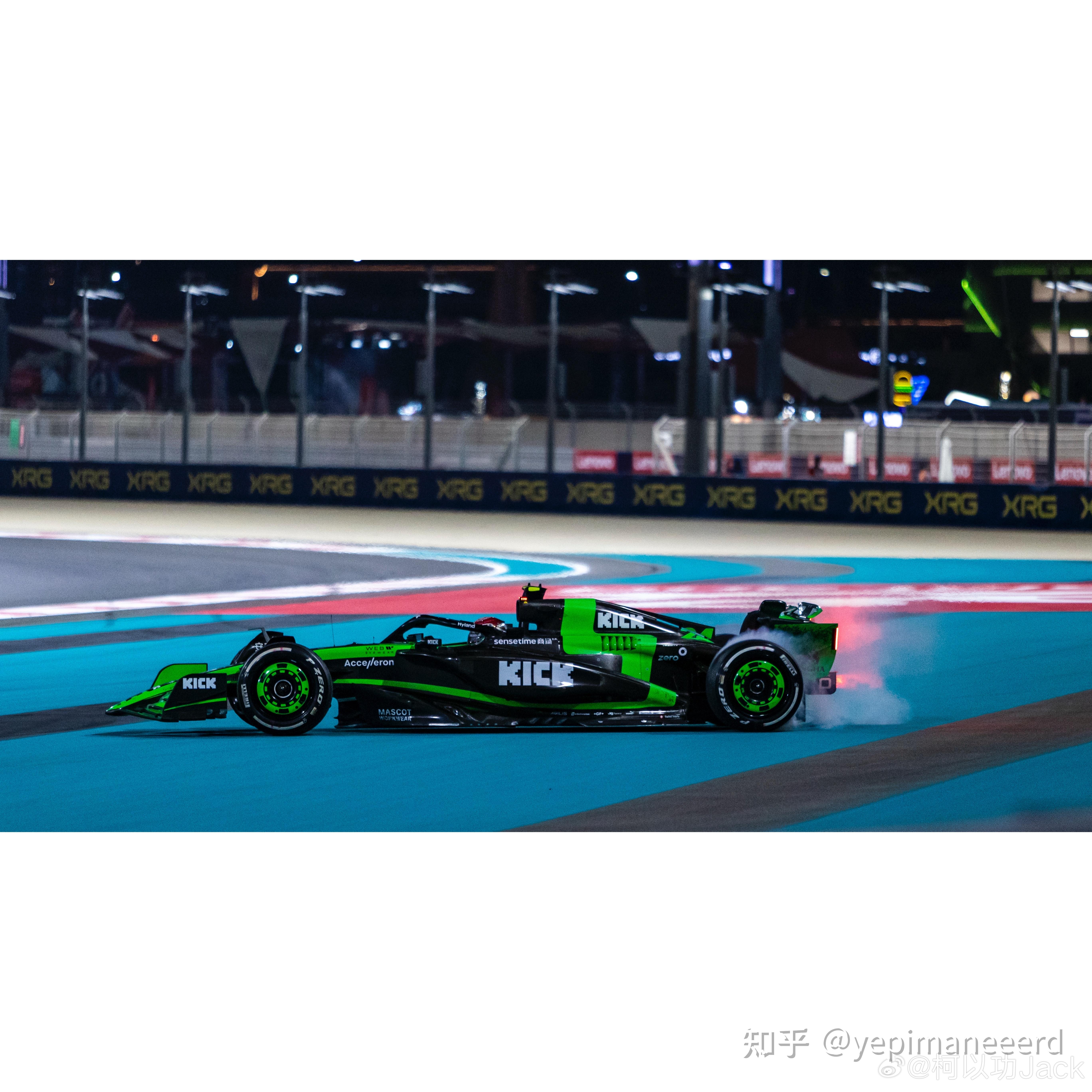 红牛车队逆转迈凯伦，塞恩斯带队取胜