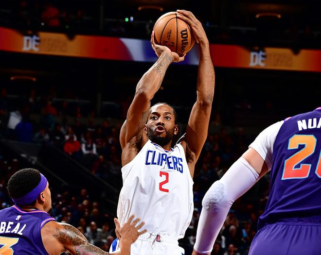 骑士完胜四川队，伦纳德高光表现