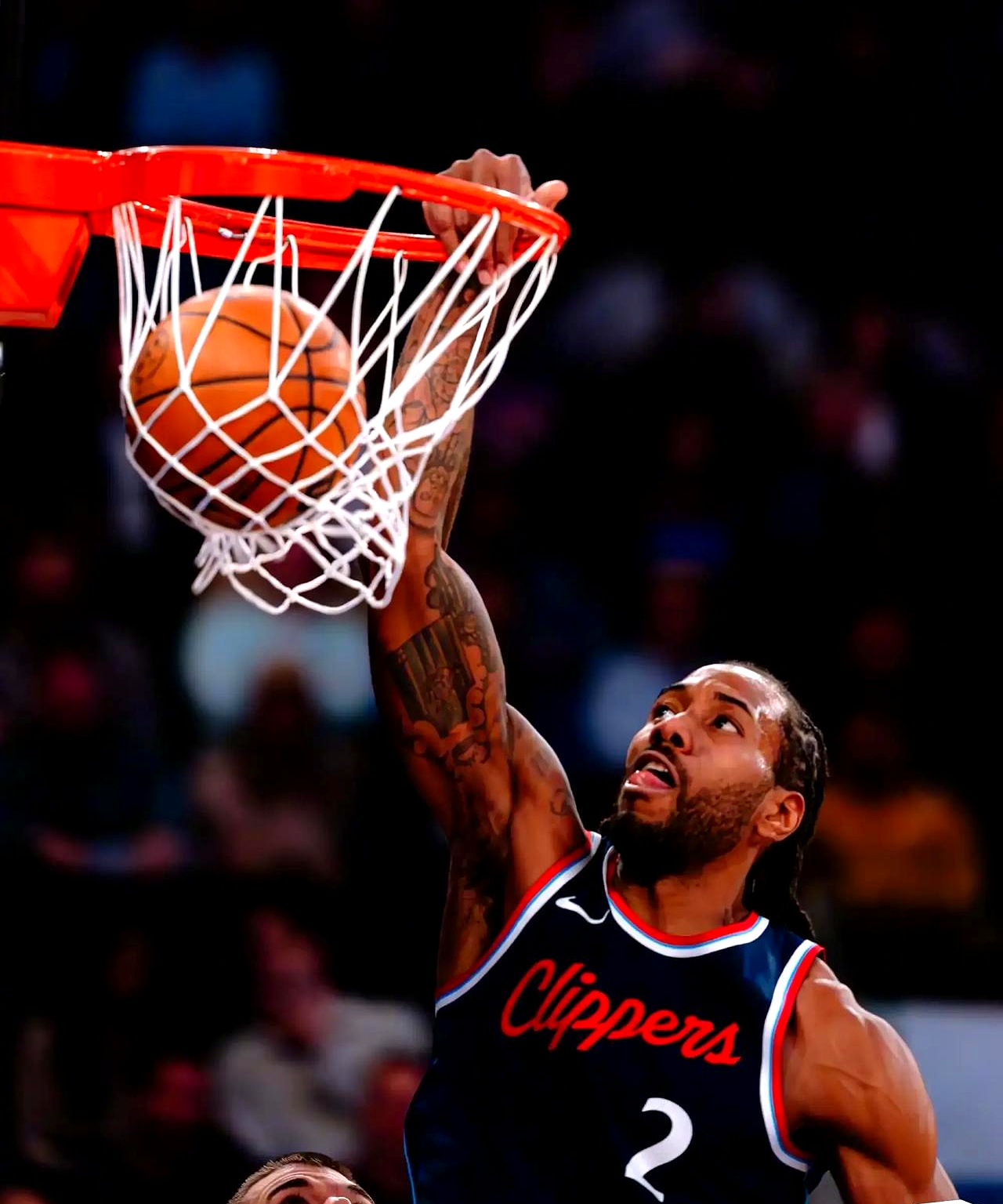 骑士完胜四川队，伦纳德高光表现