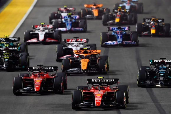 阿斯顿马丁险胜雷诺车队，皮亚斯特里惊艳四座