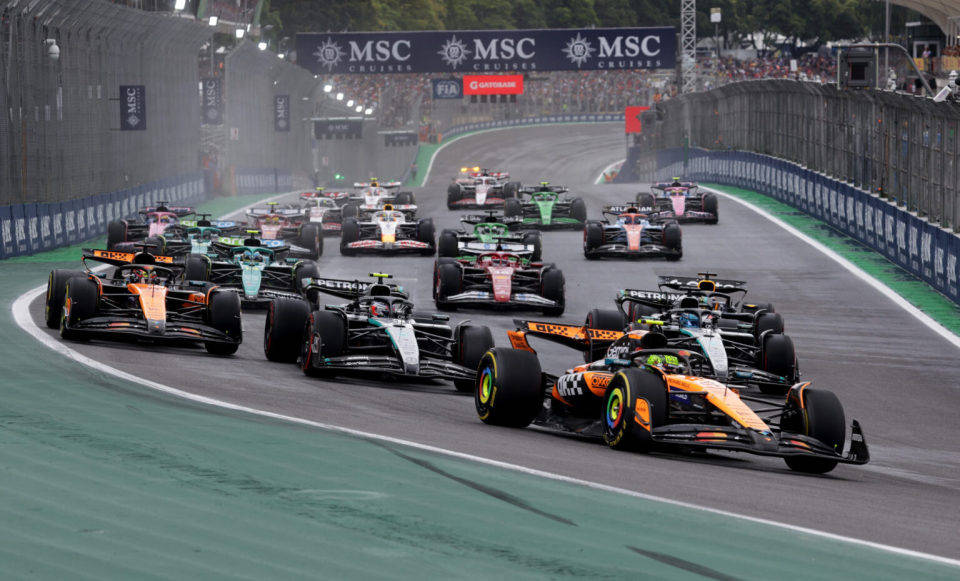 阿斯顿马丁险胜雷诺车队，诺里斯刷新纪录