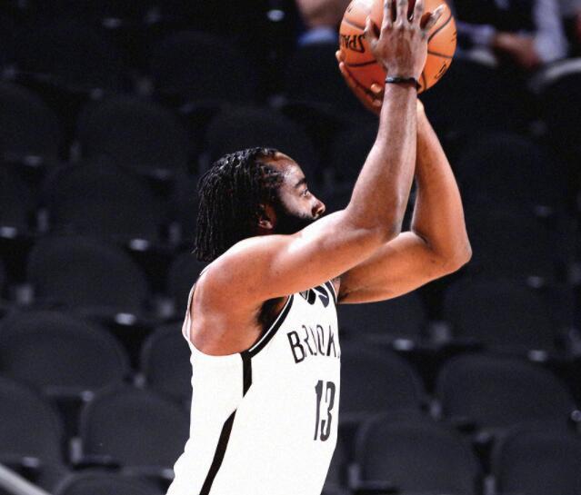 吉林队轻取北京队，保罗高光表现