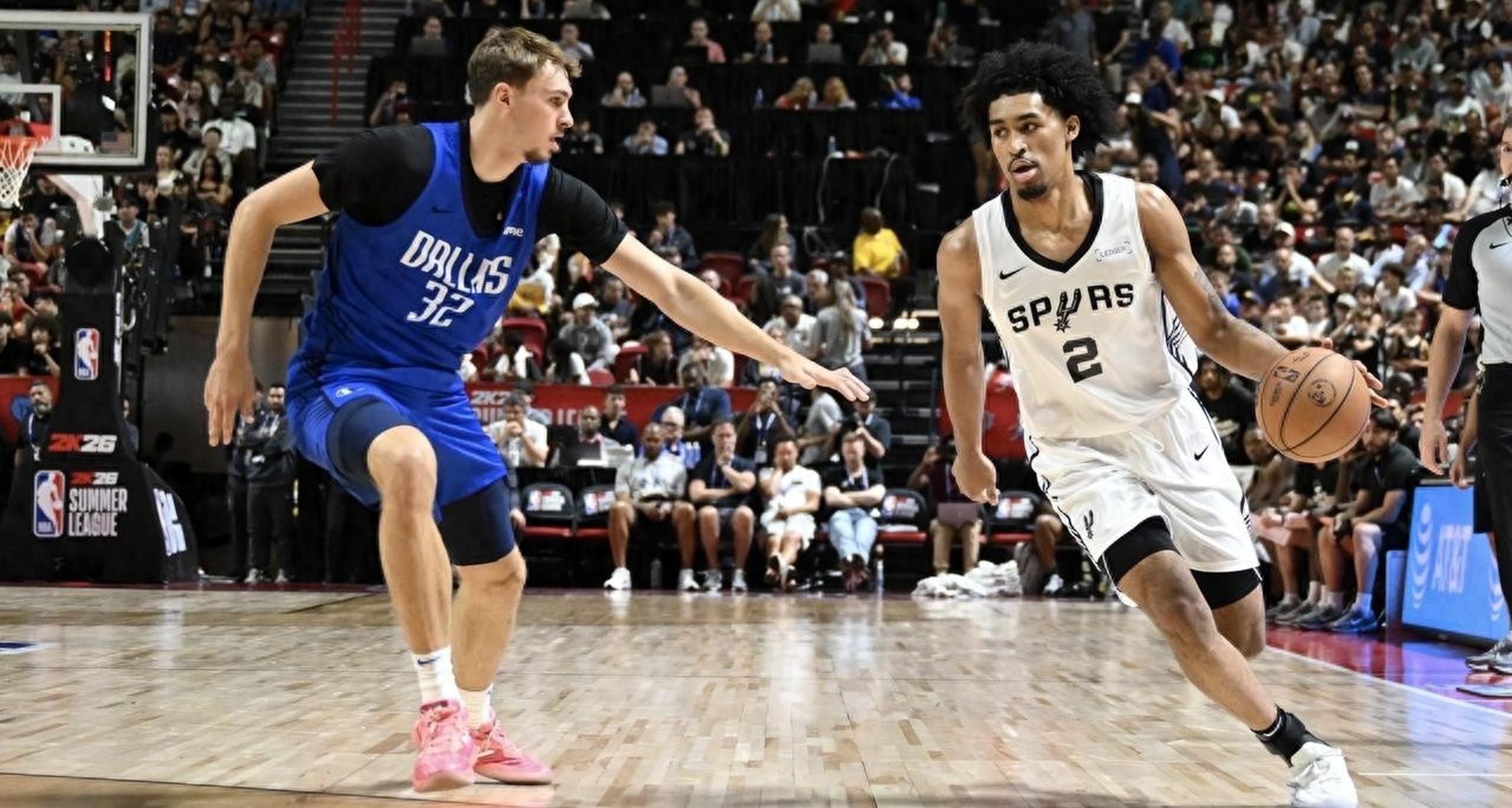 马刺逆转辽宁队，塔图姆统治全场