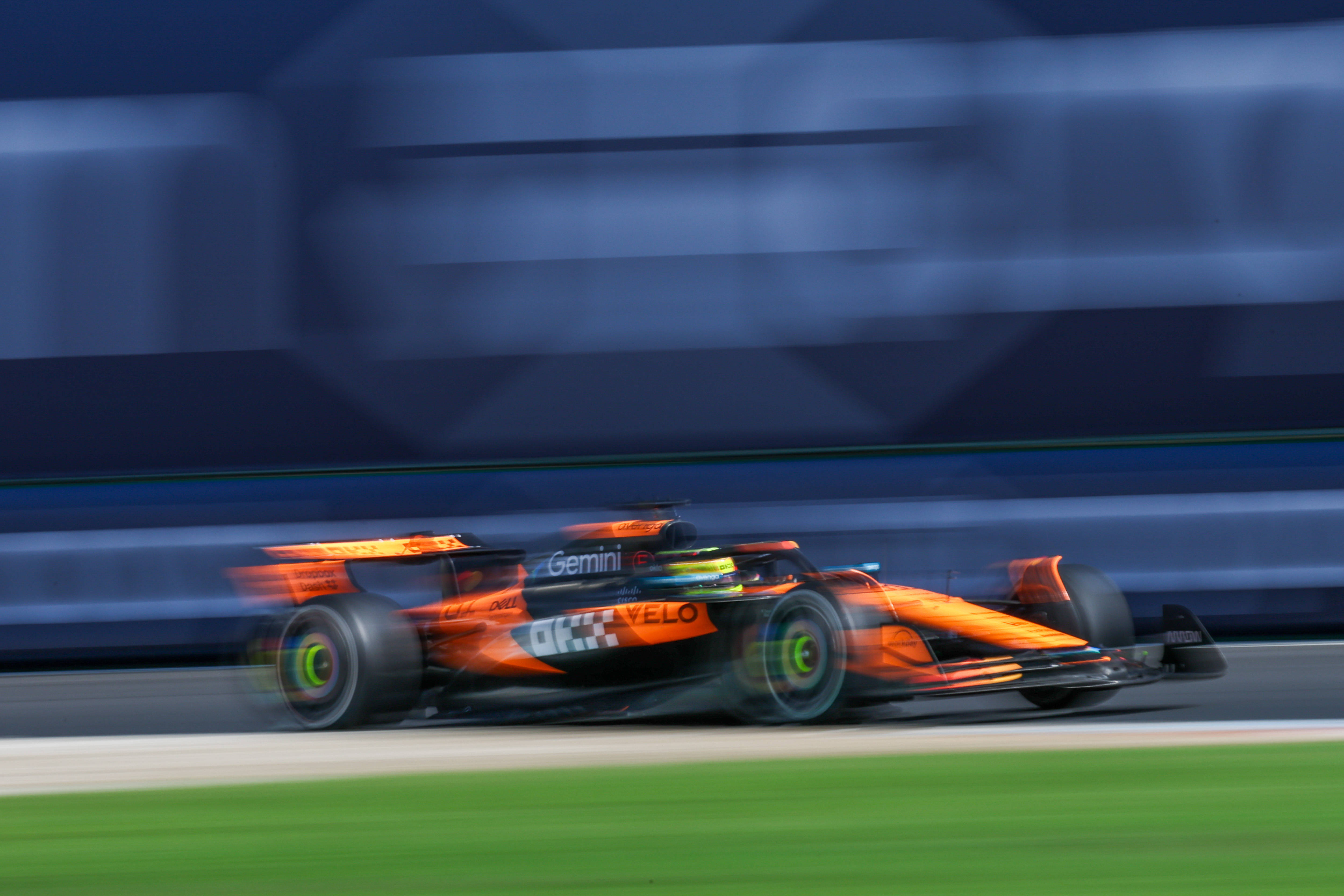 红牛车队翻盘迈凯伦，诺里斯扛起全队