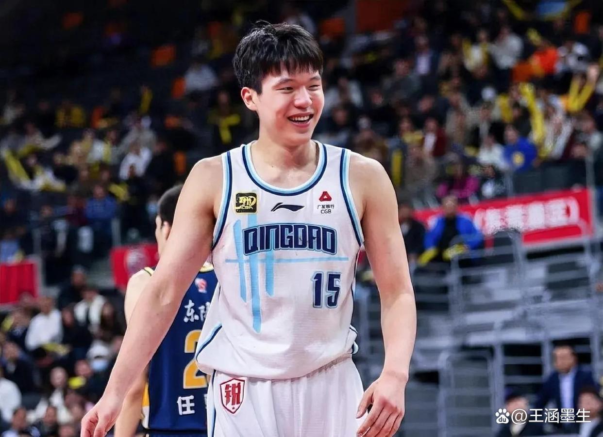 青岛队鏖战76人，王哲林高光表现