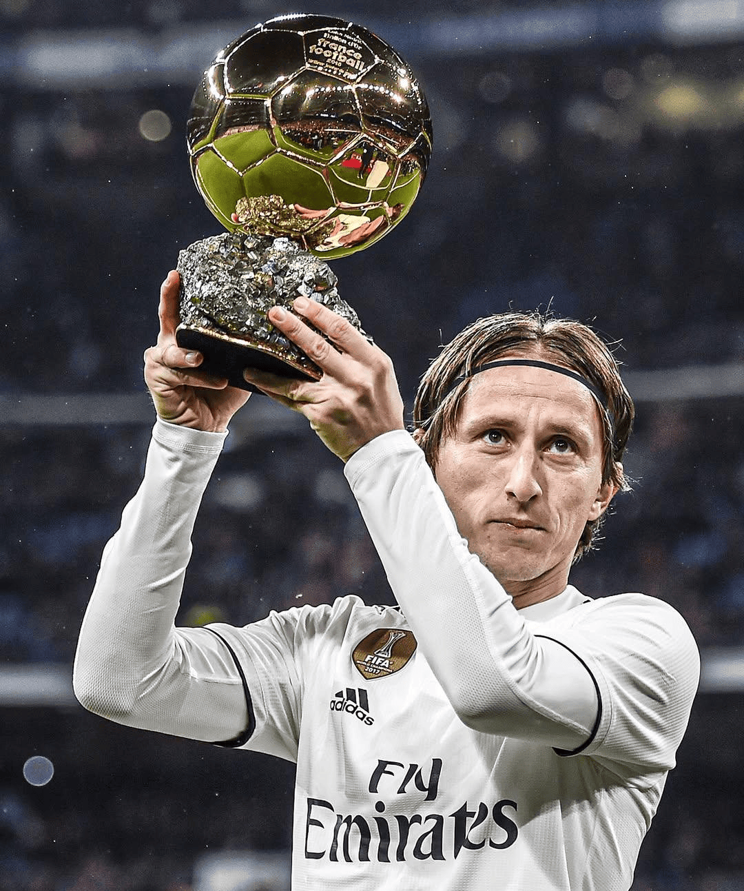 米兰球员在比赛中出现失误,球迷纷纷呼吁加强训练 米兰球员在比赛中出现失误,球迷纷纷呼吁加强训练