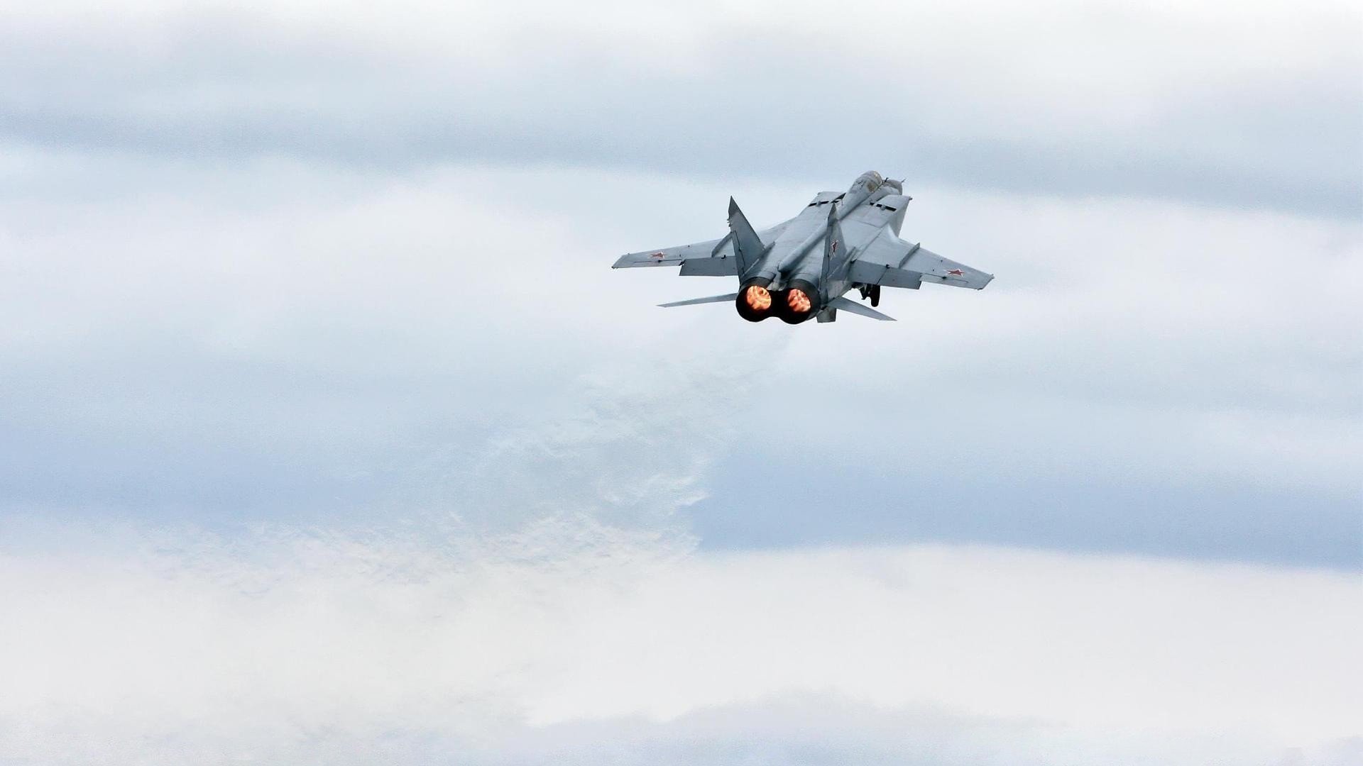 黄潜之魂，迪亚斯如何成为比利亚雷亚尔对阵哥伦比亚的攻防转换核心