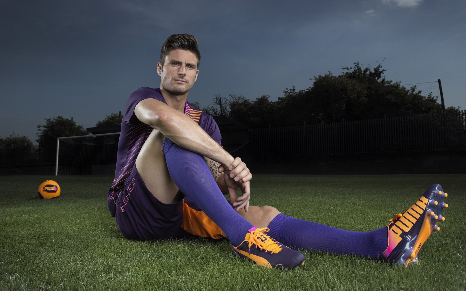 英超争冠焦点战与热火硬仗取胜太阳，跨越体育的坚韧对决