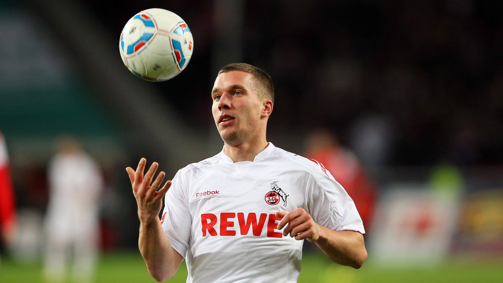 当非洲雄狮封锁加勒比海盗，莱万如何成为全球足球版图的关键先生